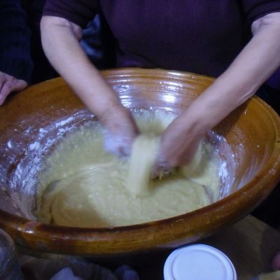 Actividades Toma Castanas, amasar roscas